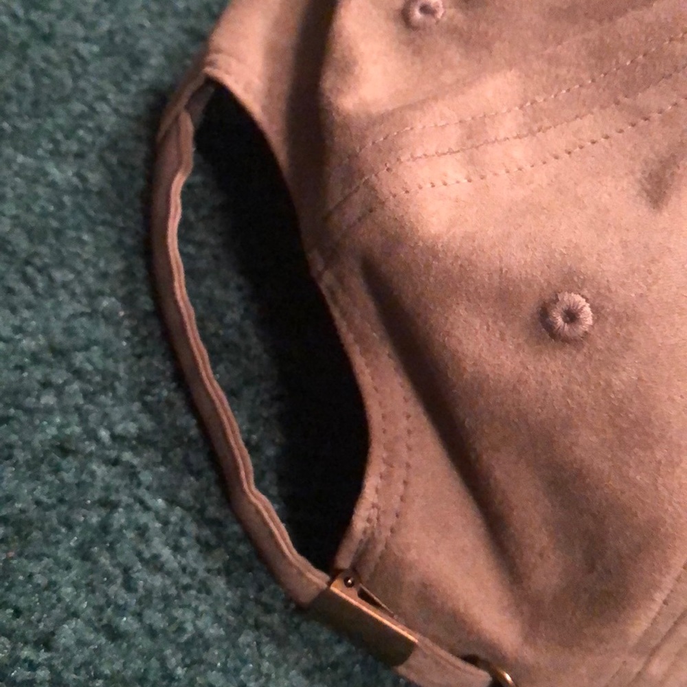 Green suede Defiant cap - Picture 2 of 4